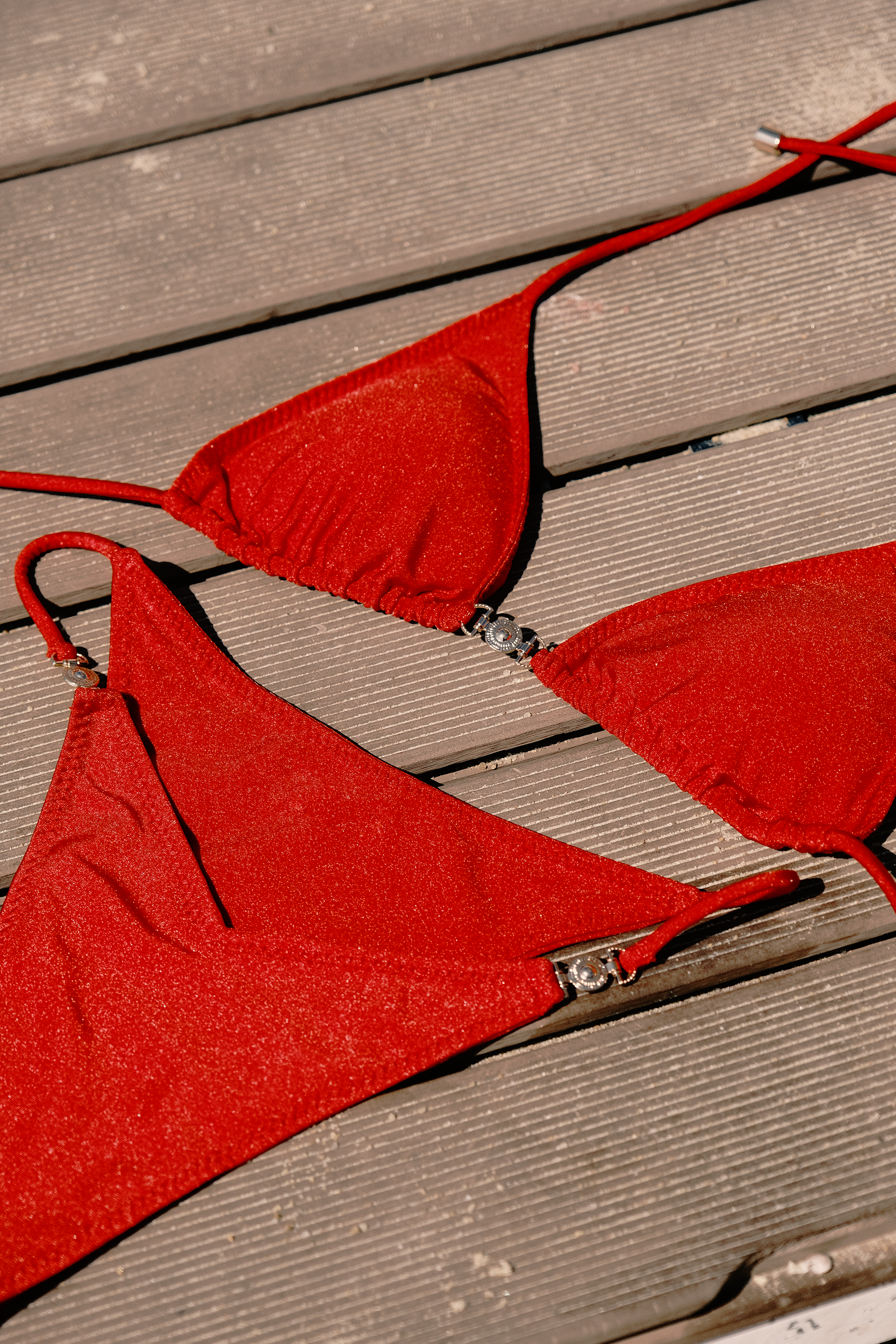 THE GISELE TOP IN SCARLET