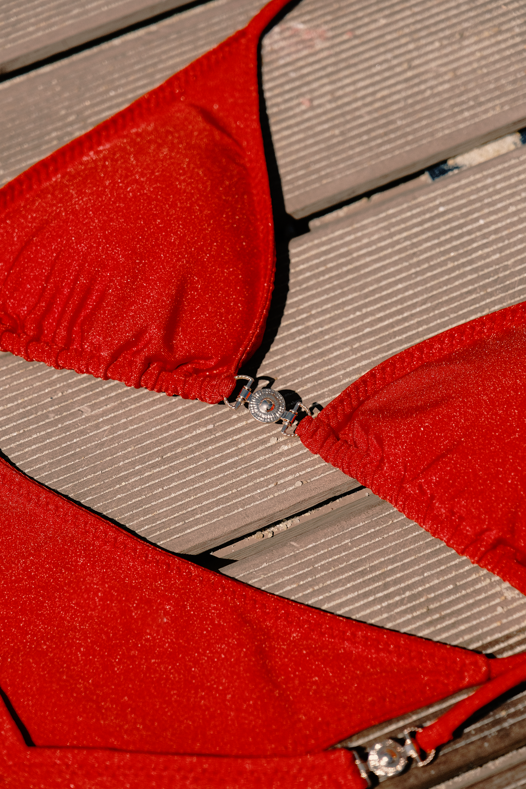 THE GISELE SET IN SCARLET