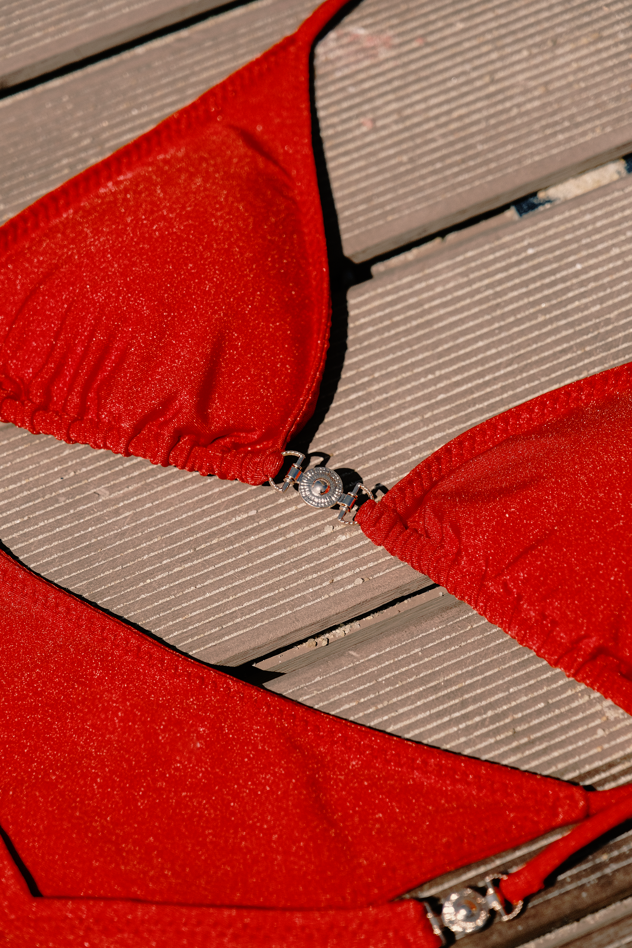 THE GISELE SET IN SCARLET