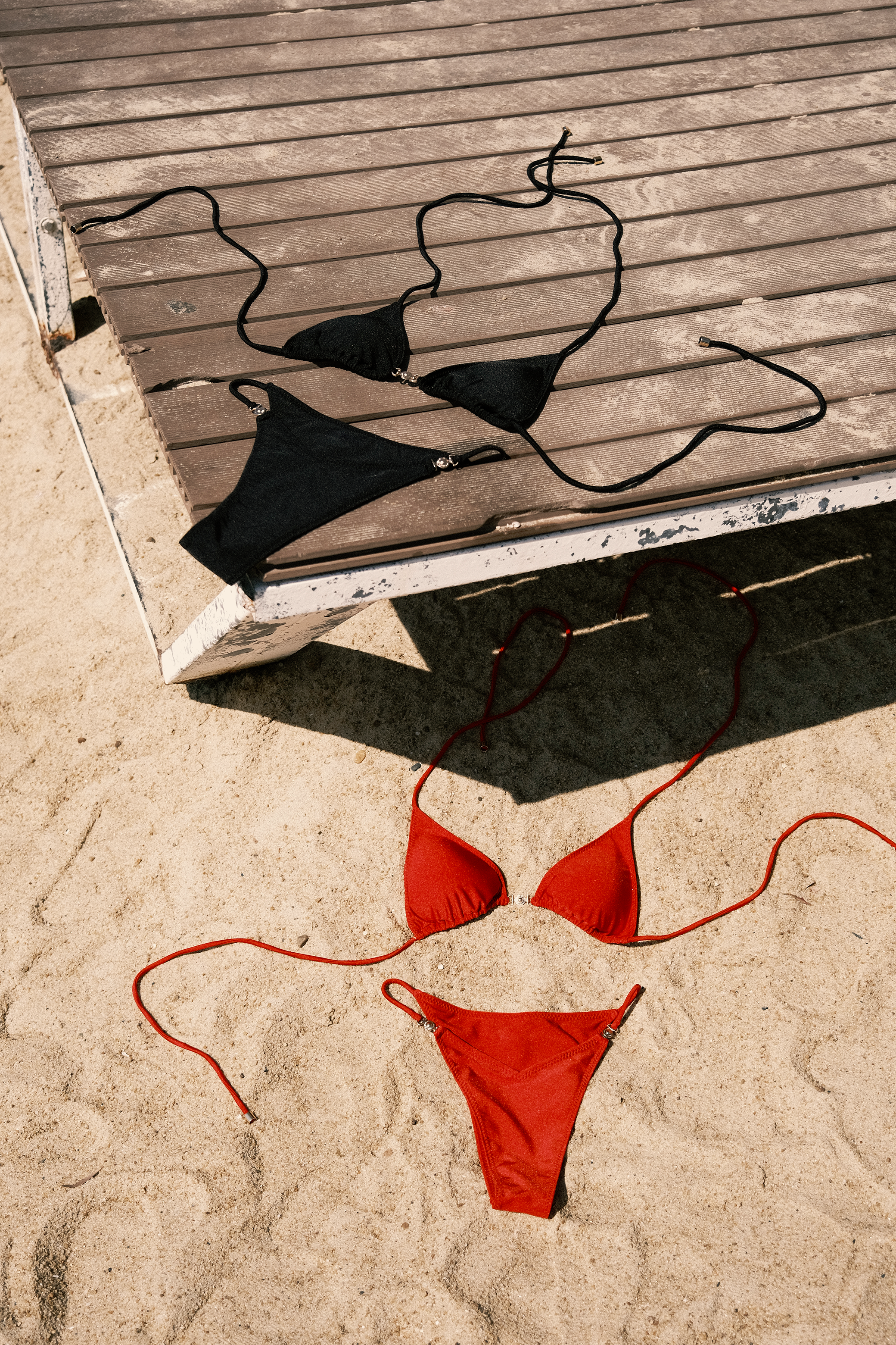 THE GISELE SET IN SCARLET