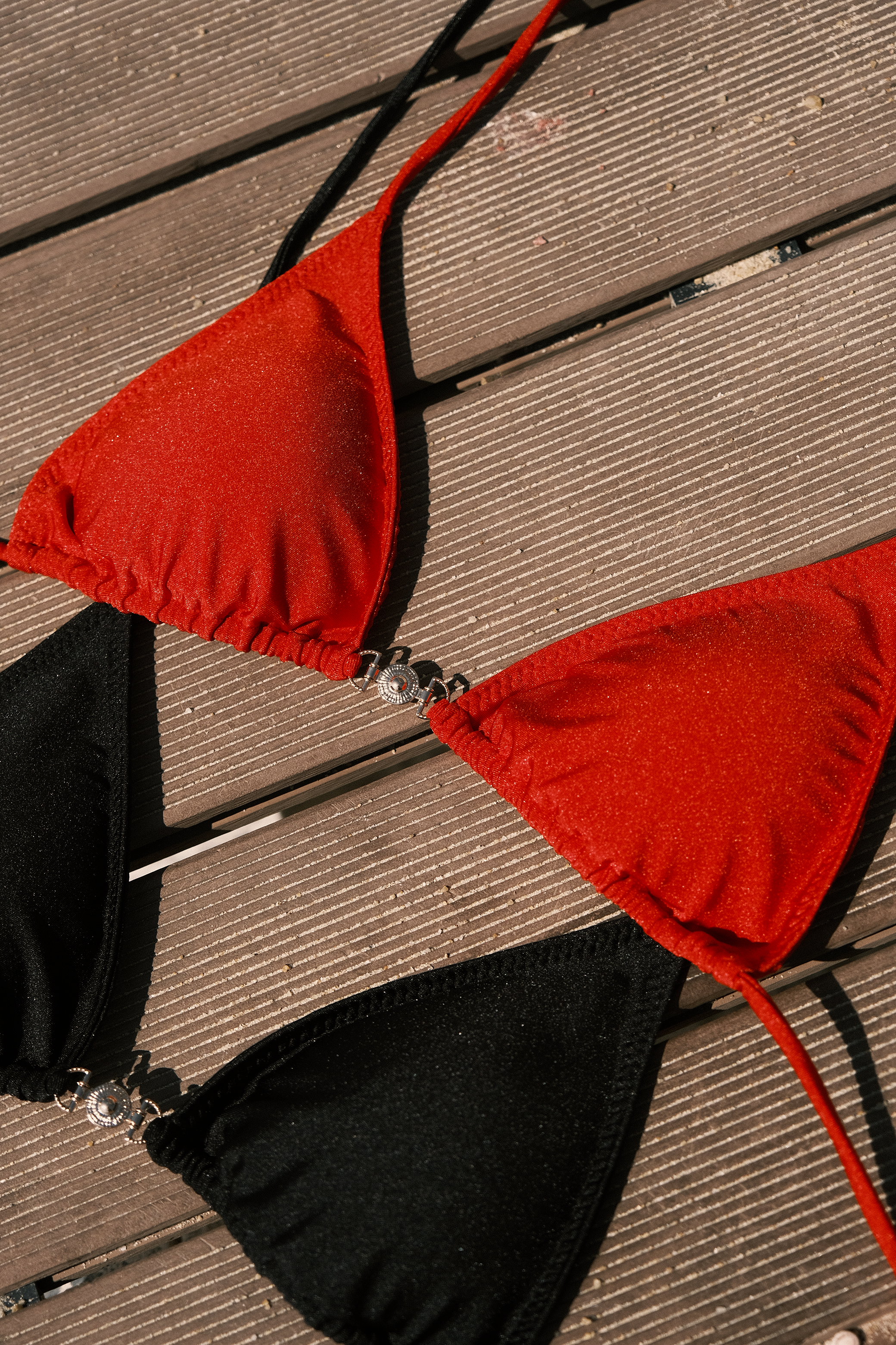 THE GISELE TOP IN SCARLET